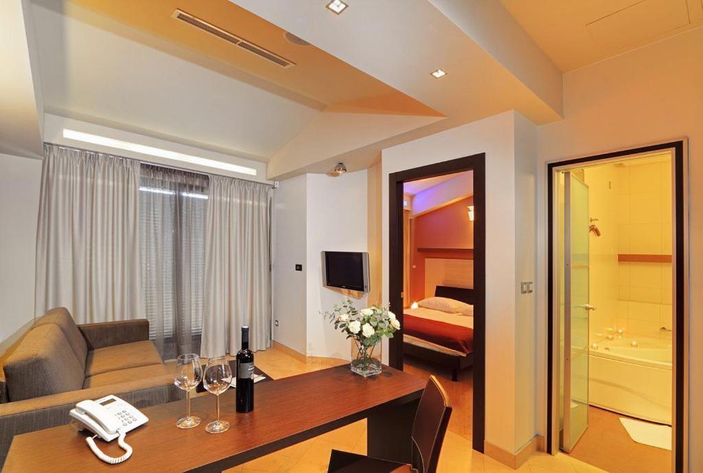 Hotel Diadem Omis Phòng bức ảnh